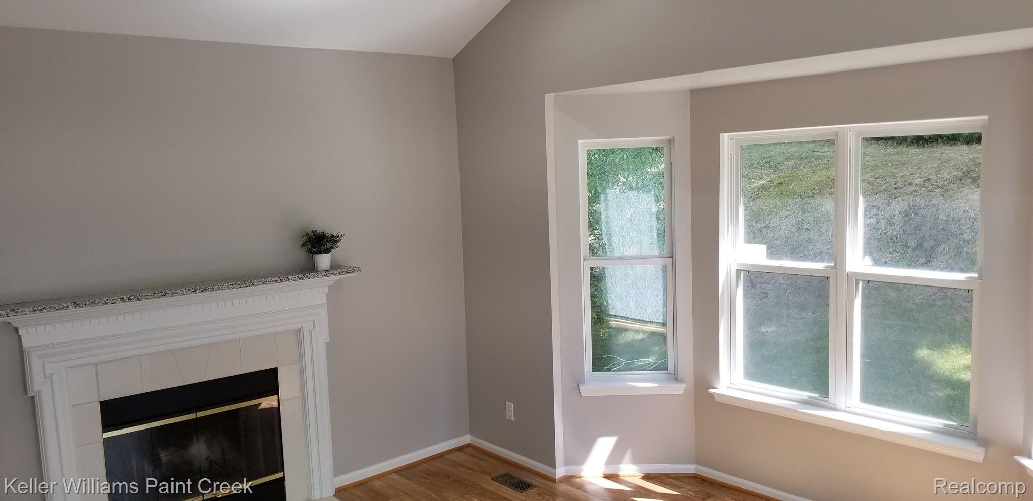 102 Eagle Ridge Road Lake Orion, MI 48360 - Photo 7 of 24 Family Room 2.jpg