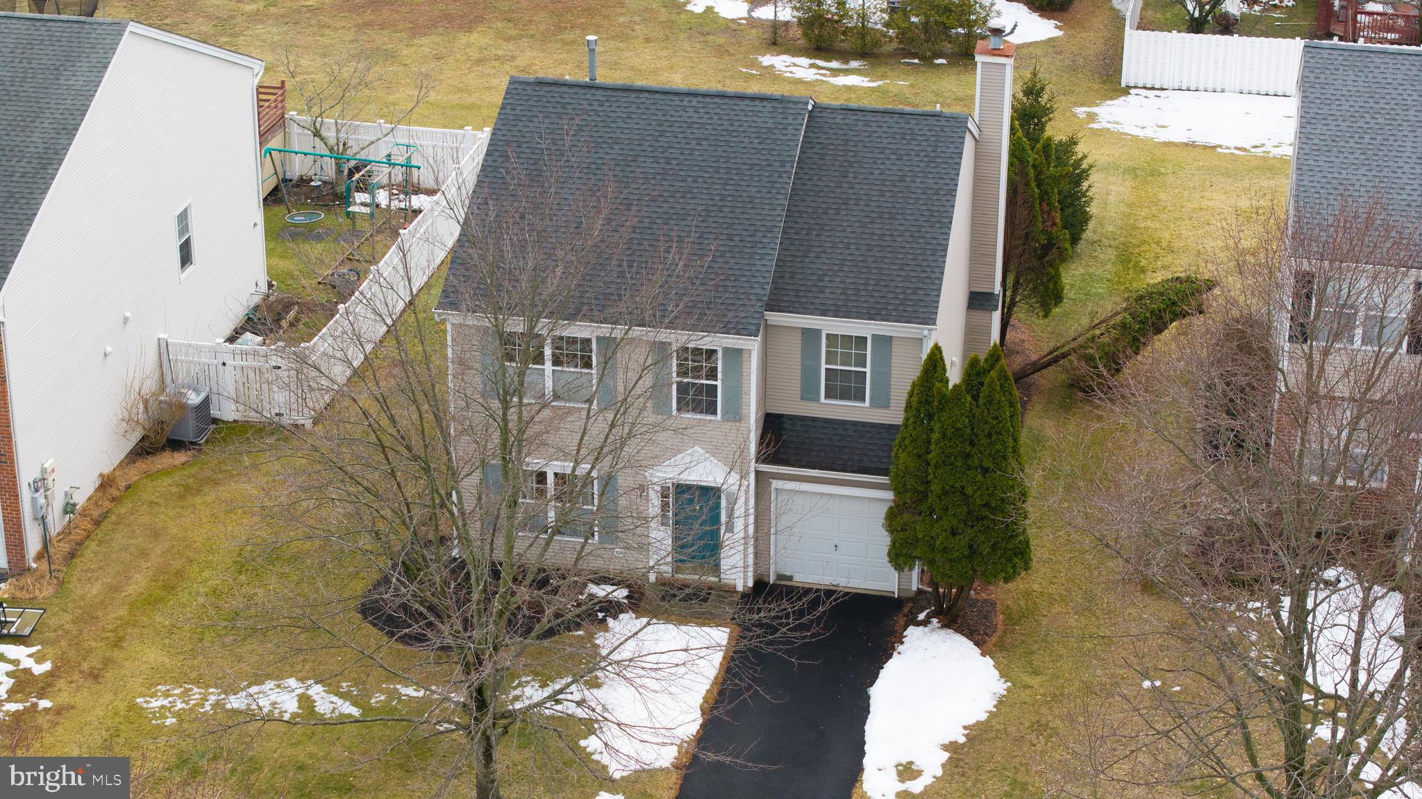 32 Manley Road Pennington, NJ 08534 - Photo 5 of 37