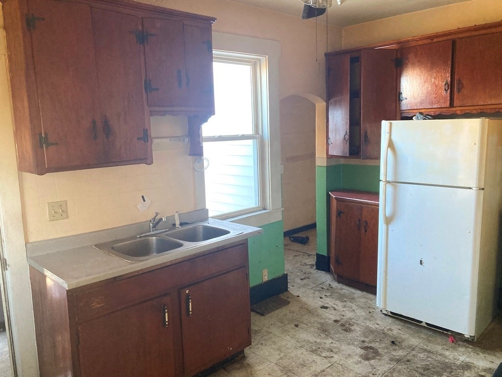 76 New Bridge Street West Springfield, MA 01089 - Photo 3 of 13 Gallery Image 3