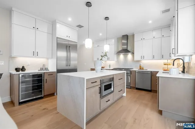 $1,200,000 | 92 West Main Street, Ramsey, NJ 07446