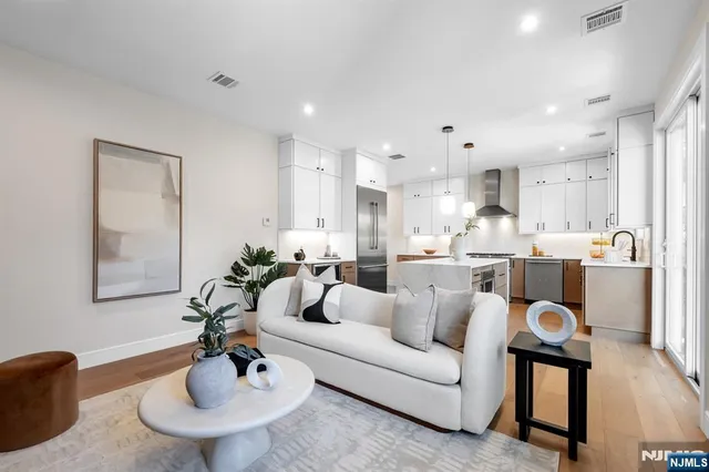 $1,200,000 | 92 West Main Street, Ramsey, NJ 07446