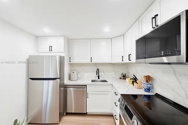 $2,300 | 3401 North Country Club Drive, Unit 716, Aventura, FL 33180