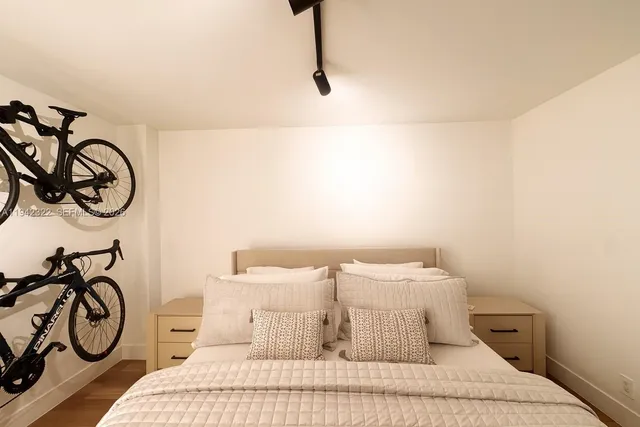 $2,300 | 3401 North Country Club Drive, Unit 716, Aventura, FL 33180