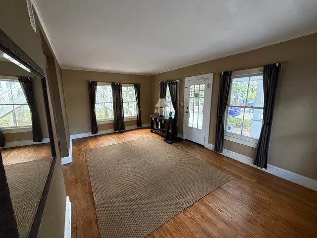a view of livingroom with furniture
