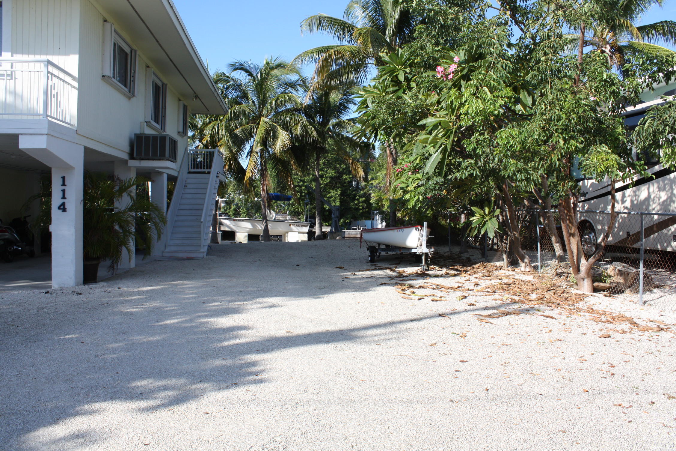 114 Pelican Road Tavernier, FL 33070 - Photo 3 of 22 Right Front