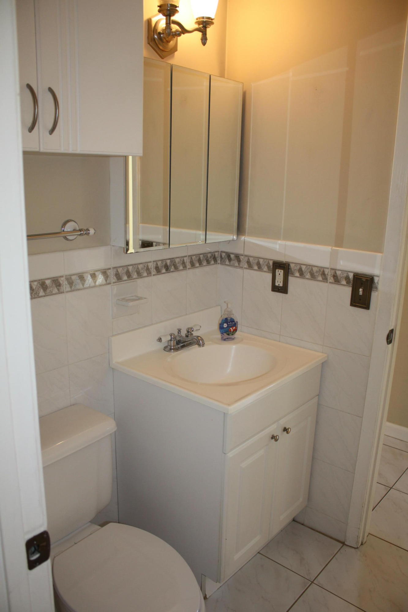 114 Pelican Road Tavernier, FL 33070 - Photo 10 of 22 Half Bathroom