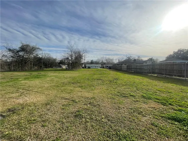 $35,000 | 2912 Riverbend Drive, Violet, LA 70092