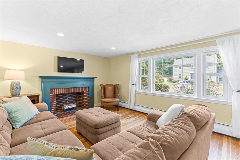 37 Gregory Road Wakefield, MA 01880 - Photo 12 of 42