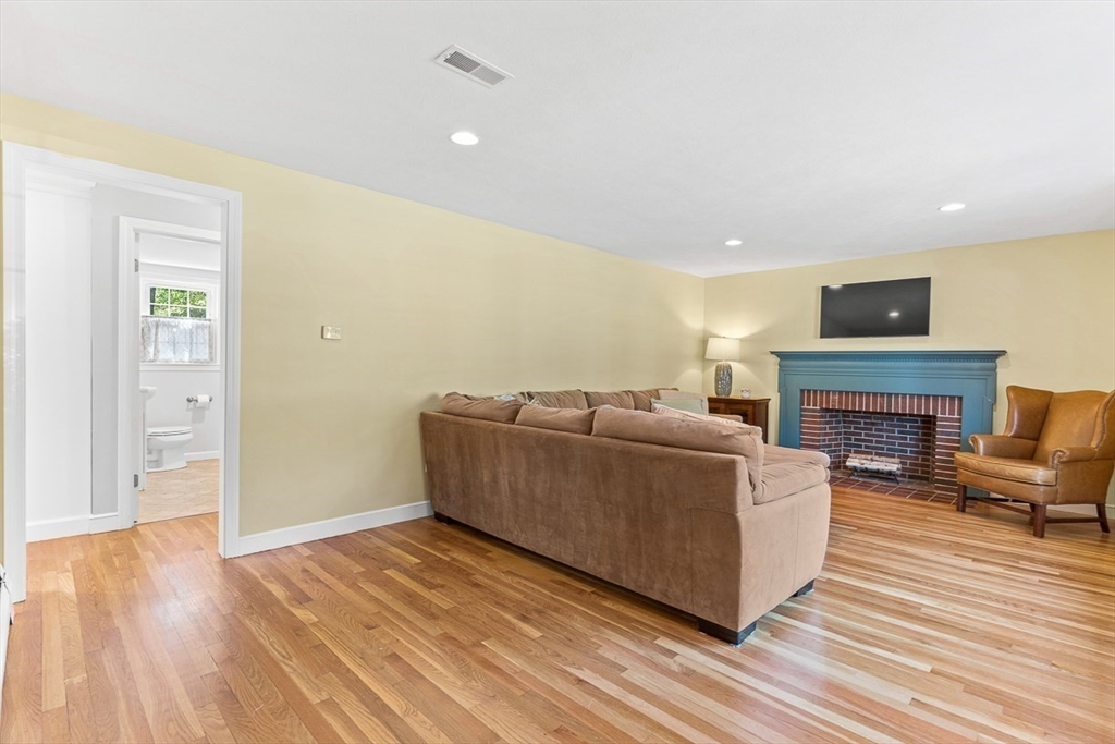 37 Gregory Road Wakefield, MA 01880 - Photo 13 of 42