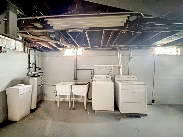 $86,900 | 727 East Garden Street, Freeport, IL 61032