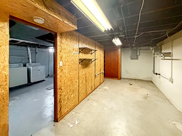 $92,500 | 727 East Garden Street, Freeport, IL 61032