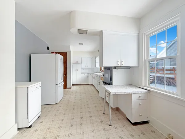 $92,500 | 727 East Garden Street, Freeport, IL 61032