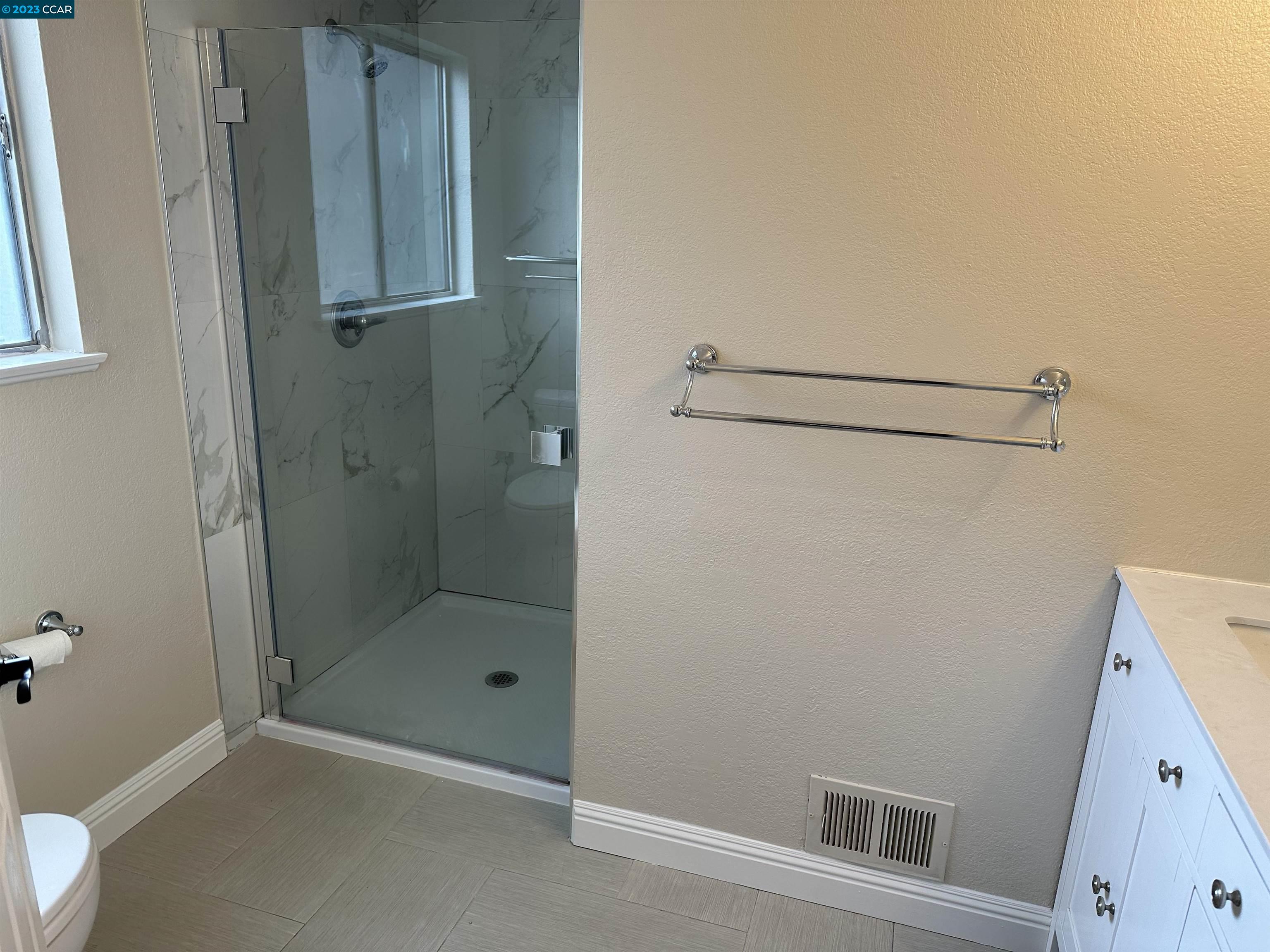 44 Lynwood Place Moraga, CA 94556 - Photo 11 of 12 a bathroom with a bath tub