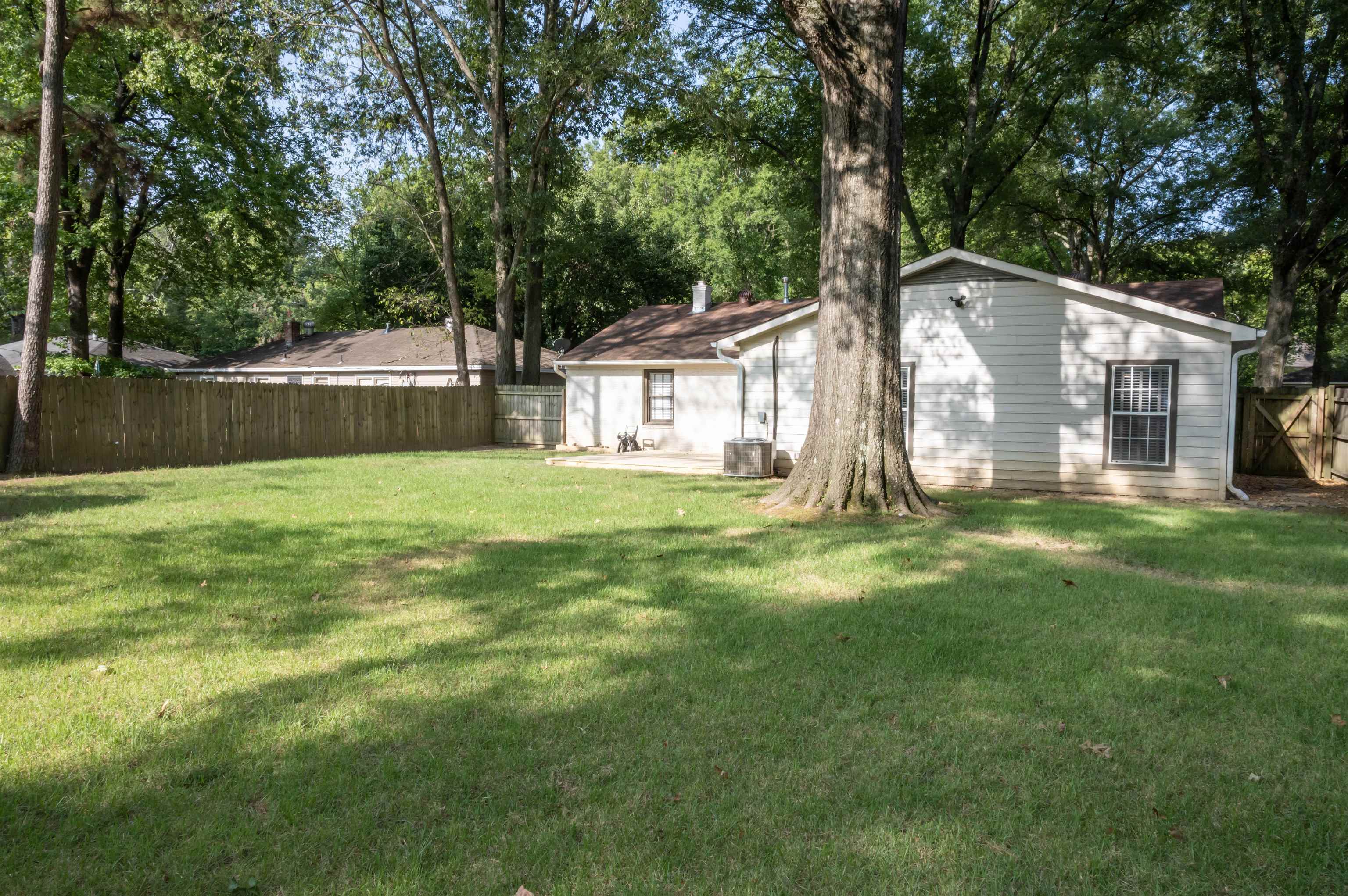 1194 Perkins Terrace Memphis, TN 38117 - Photo 27 of 29 View of yard