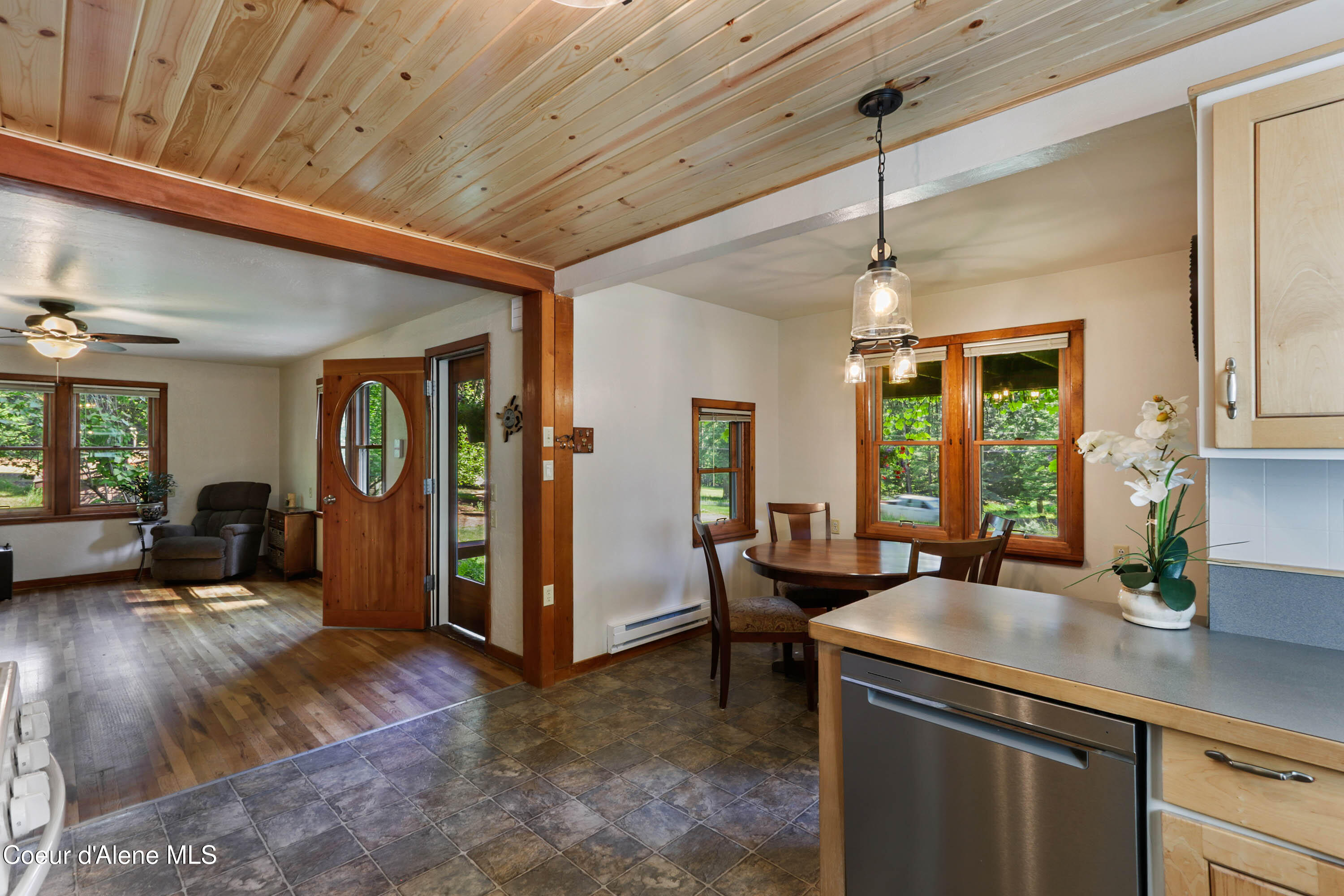 965 Denton Road Hope, ID 83836 - Photo 14 of 55 Dining to Entry