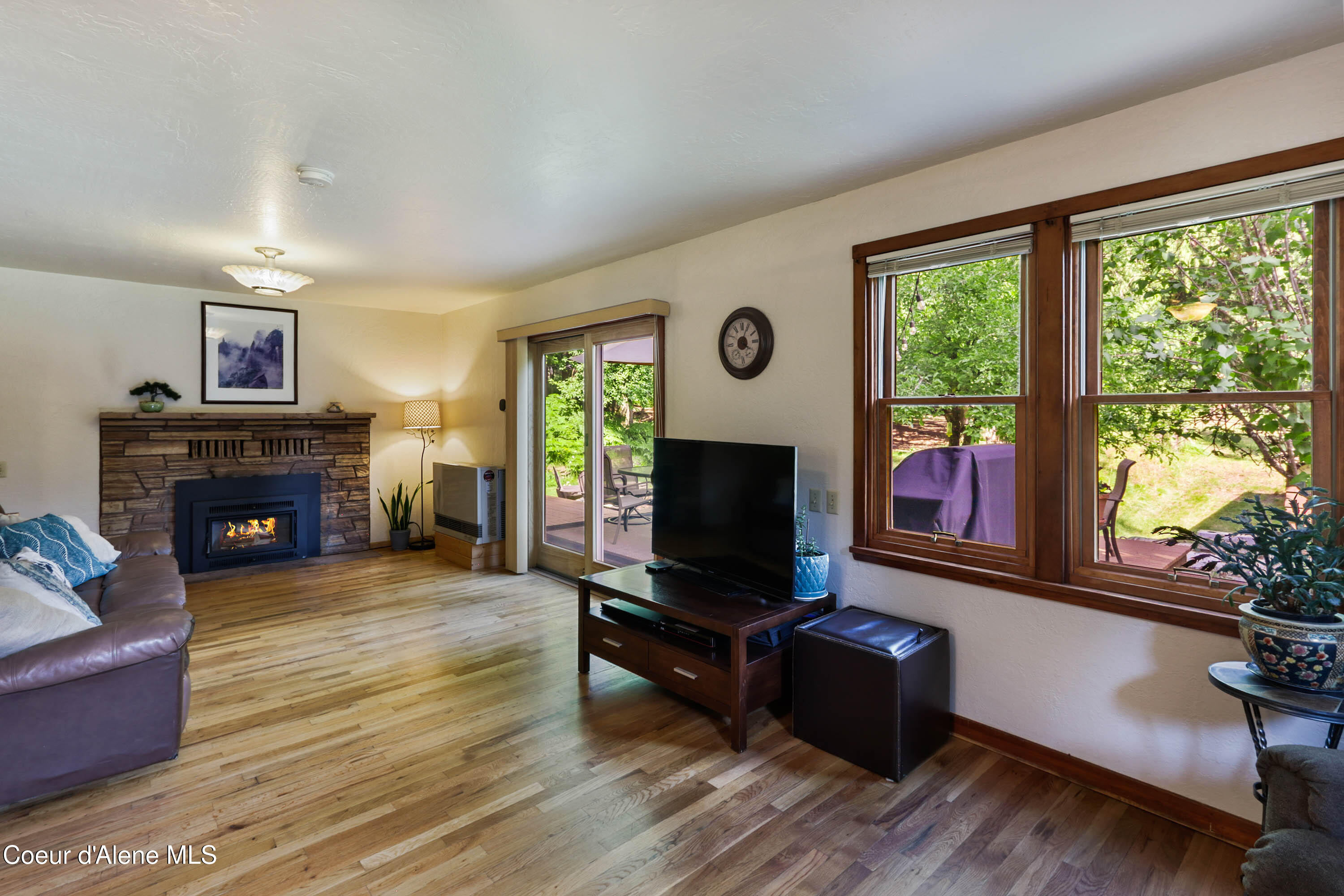965 Denton Road Hope, ID 83836 - Photo 4 of 55 Living Room Wide Angle