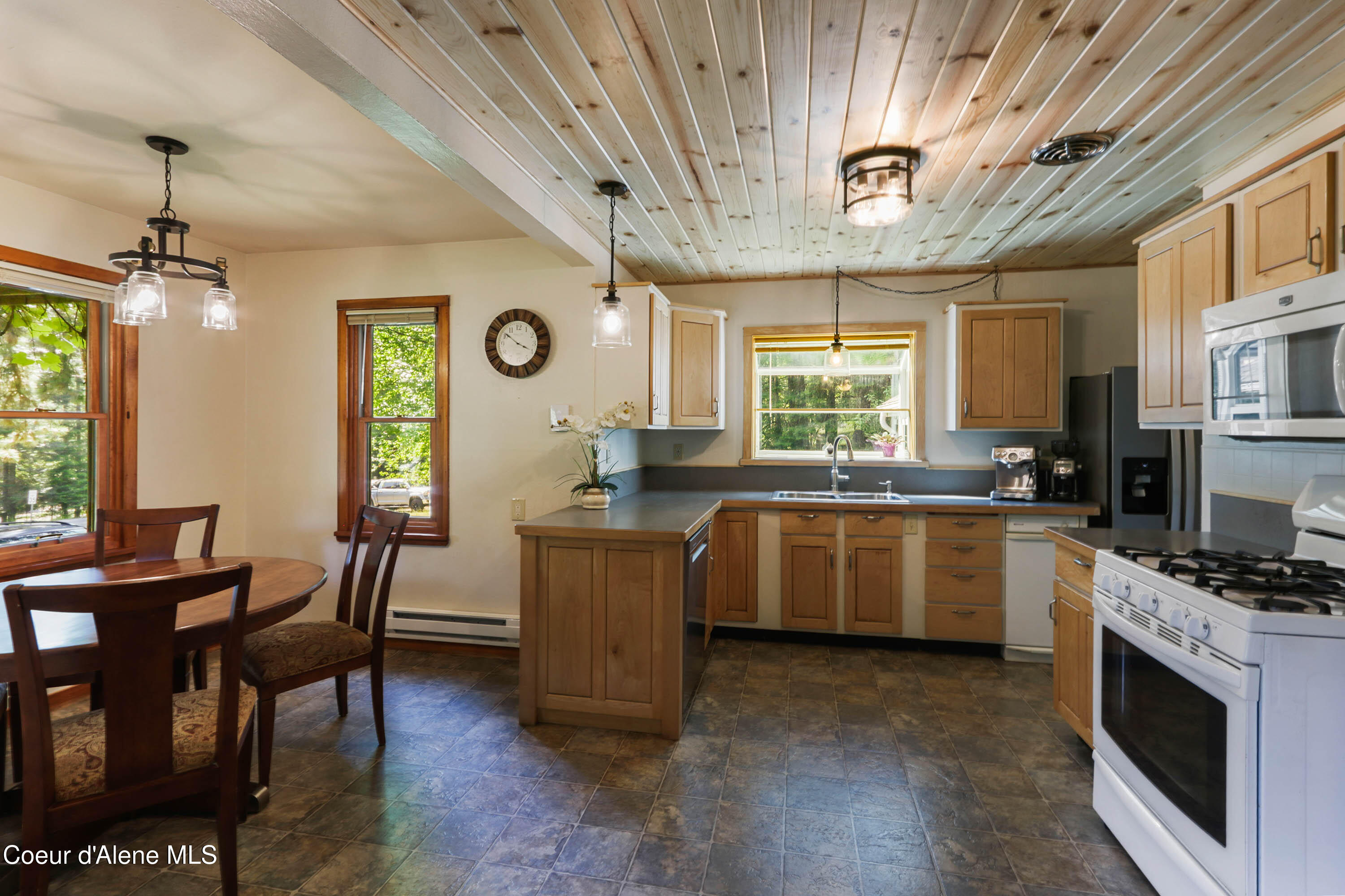 965 Denton Road Hope, ID 83836 - Photo 10 of 55 Kitchen and Dining Area