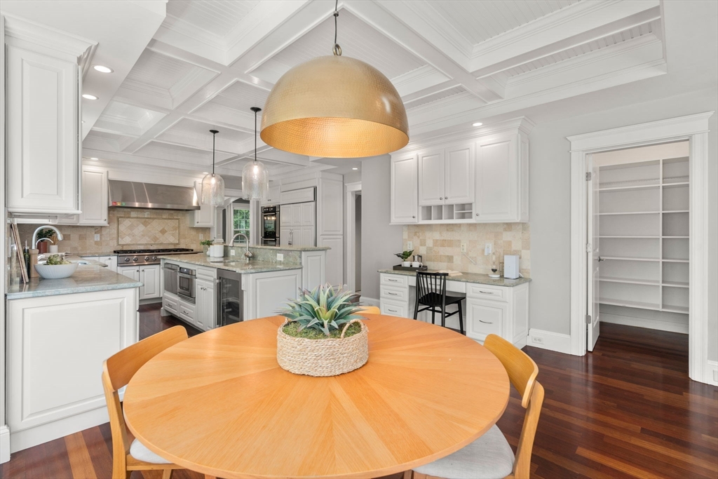 19 Dunedin Road Wellesley, MA 02481 - Photo 11 of 38