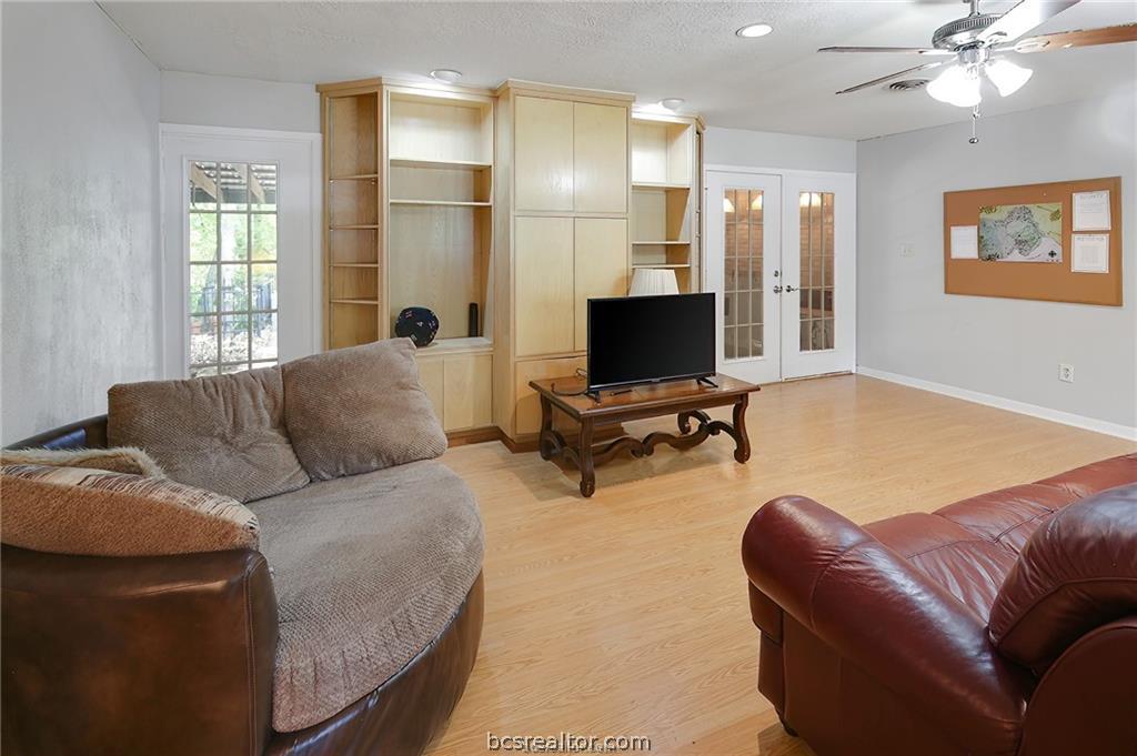 305 West Brookside Drive Bryan, TX 77801 - Photo 13 of 43