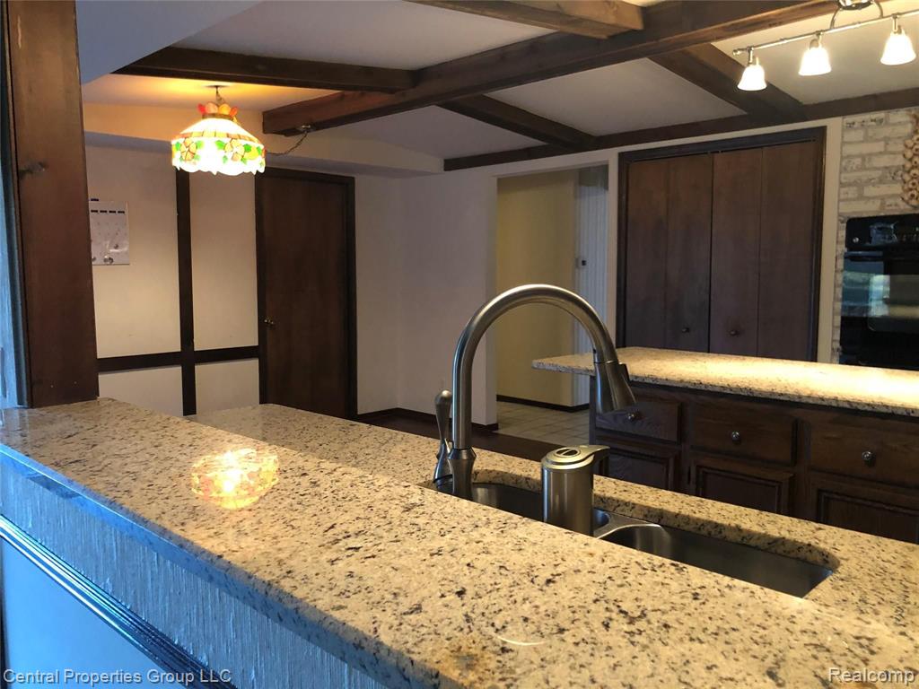 1944 North Kilburn Road Rochester Hills, MI 48306 - Photo 16 of 62