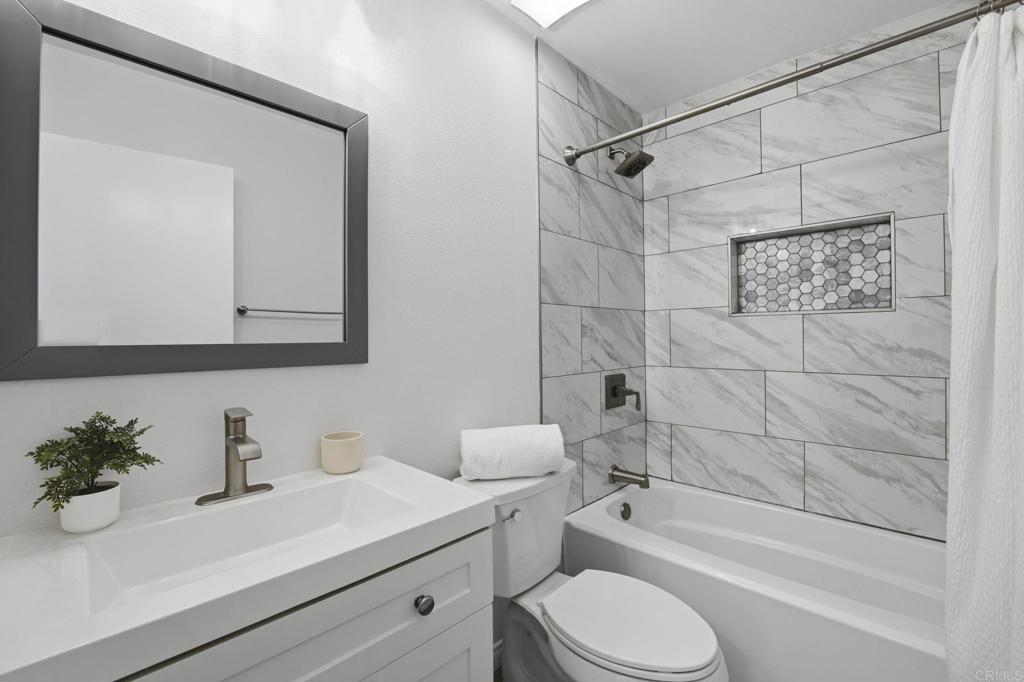 821 Del Mar Downs Road, Unit D Solana Beach, CA 92075 - Photo 11 of 29