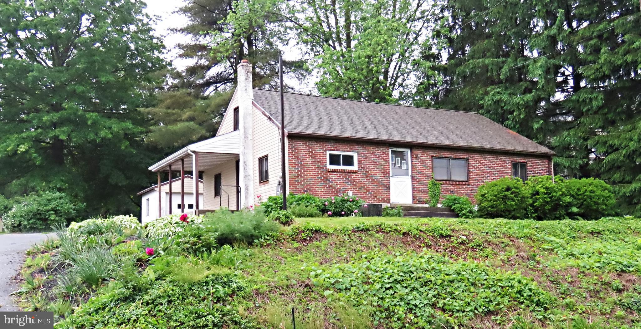 818 Hopeland Road Lititz, PA 17543 - Photo 16 of 23 Front (Left Side Favor)