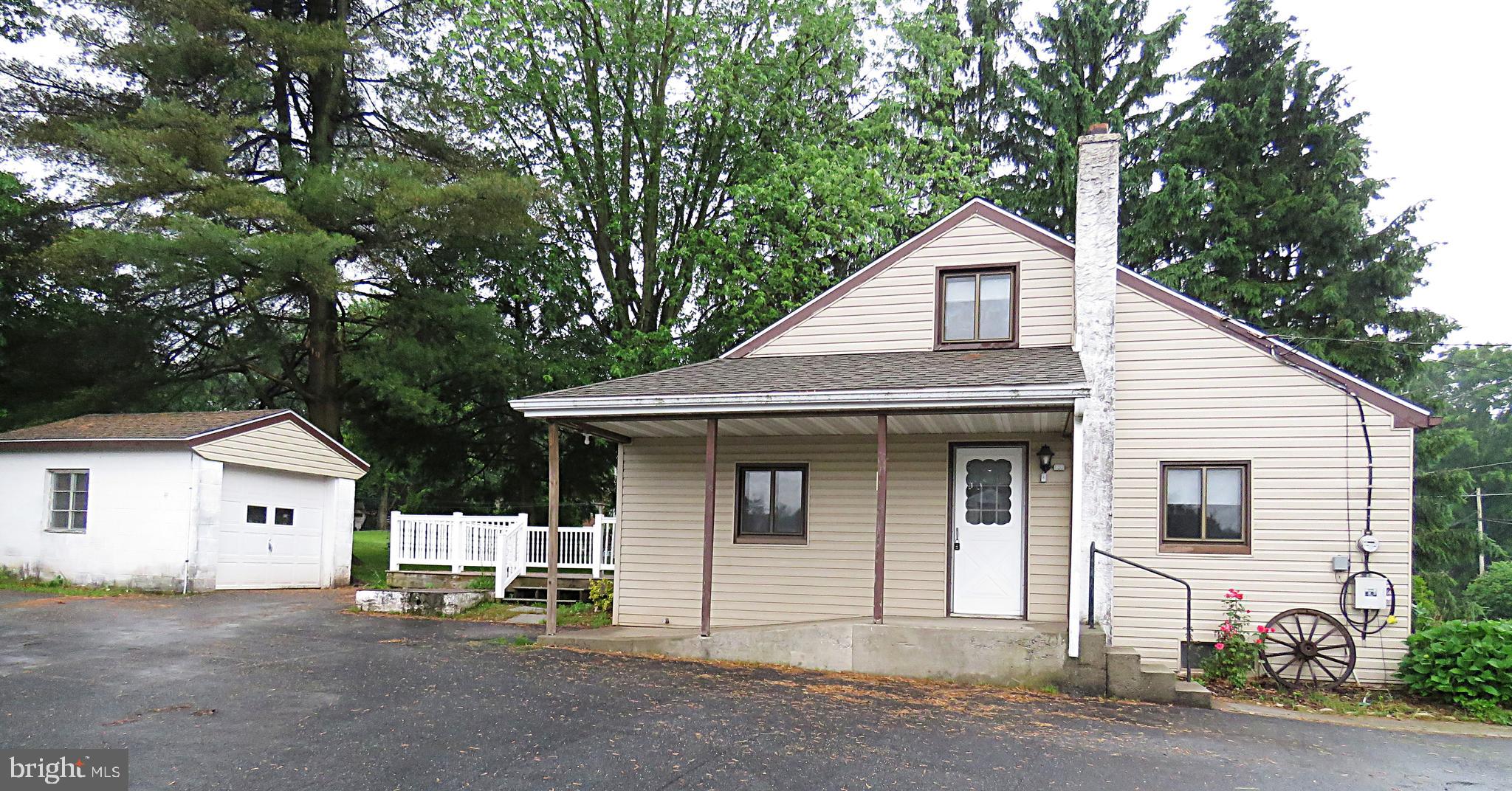 818 Hopeland Road Lititz, PA 17543 - Photo 17 of 23 Side (Left)