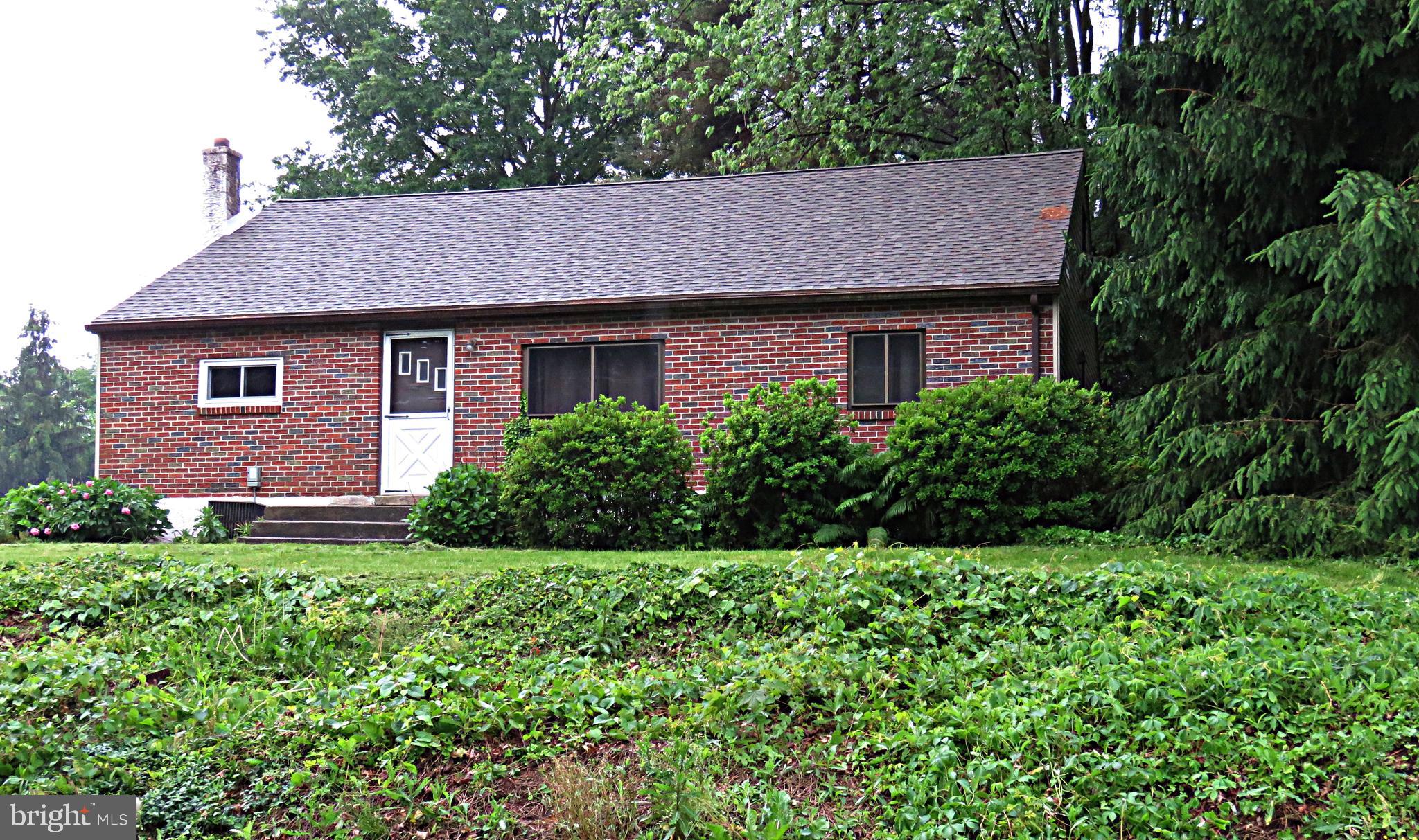 818 Hopeland Road Lititz, PA 17543 - Photo 18 of 23 Front (Right Side Favor)