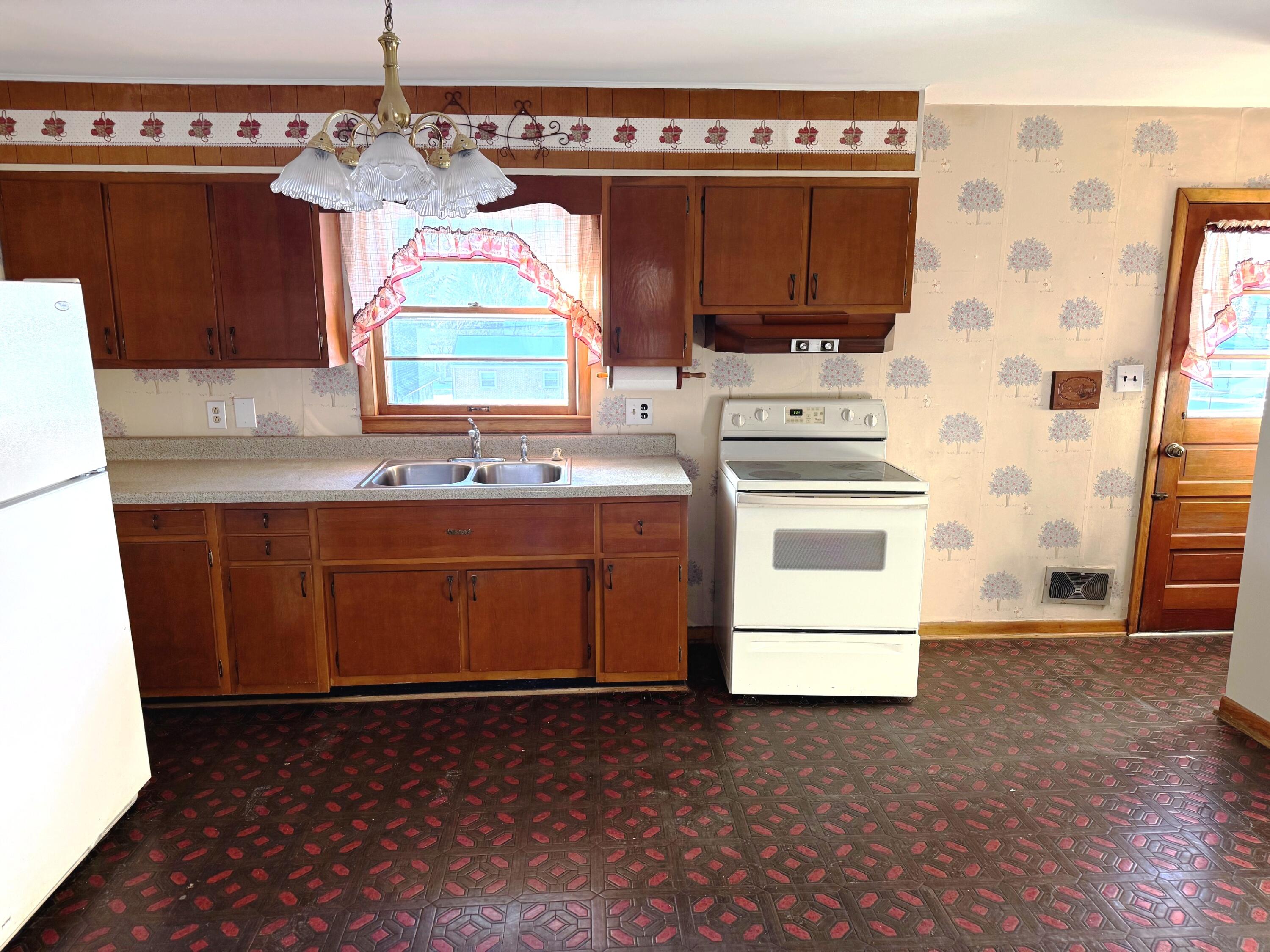 1927 Kiska Road Salem, VA 24153 - Photo 2 of 19 IMG_8809