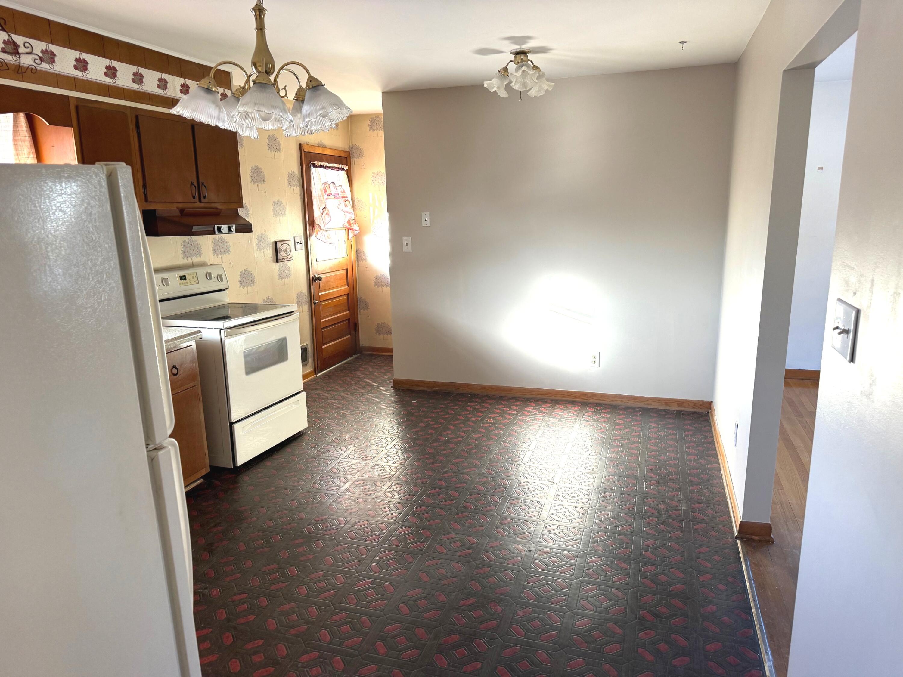 1927 Kiska Road Salem, VA 24153 - Photo 3 of 19 IMG_8810