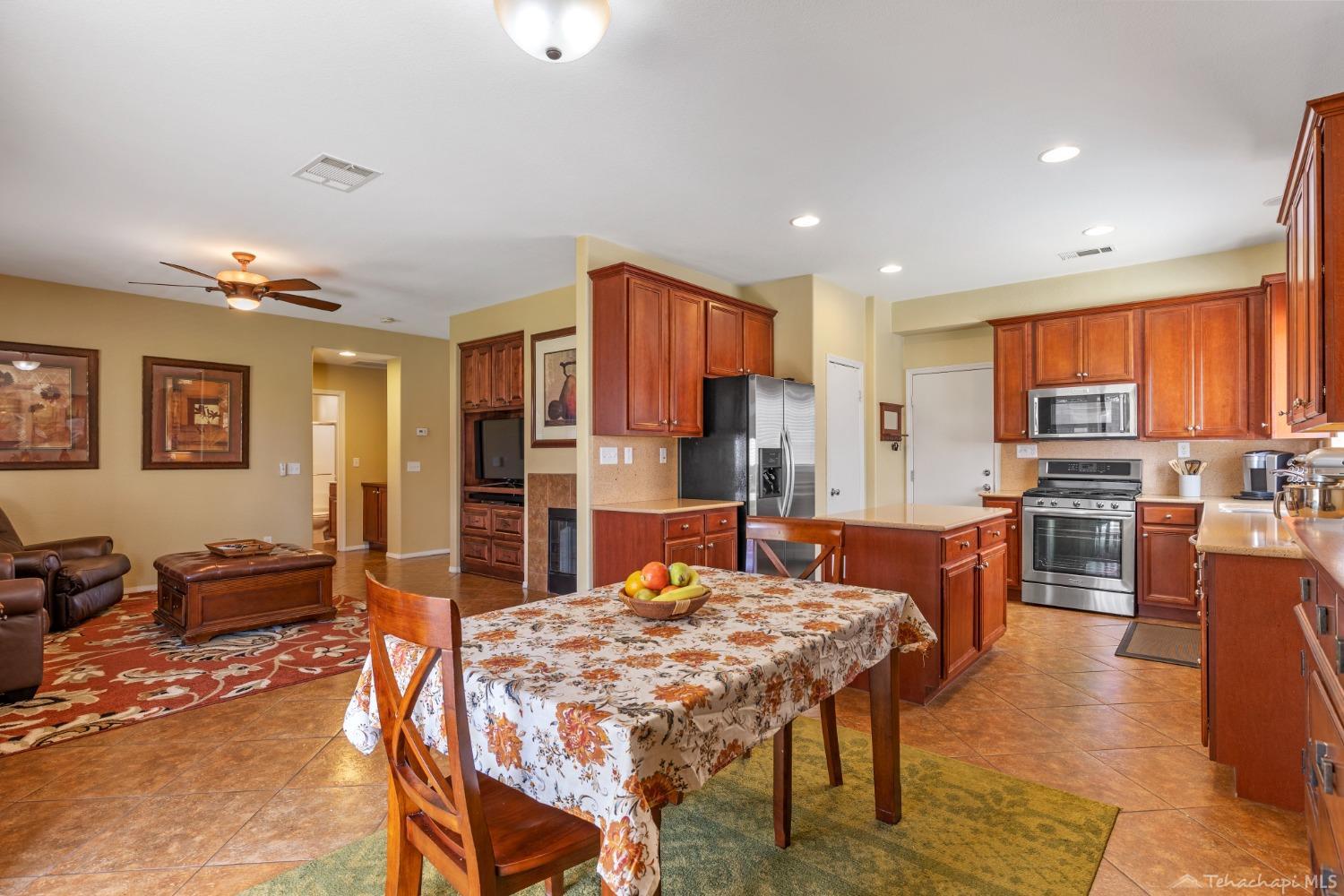 228 Sweetleaf Lane Tehachapi, CA 93561 - Photo 9 of 37 Gallery Image 9