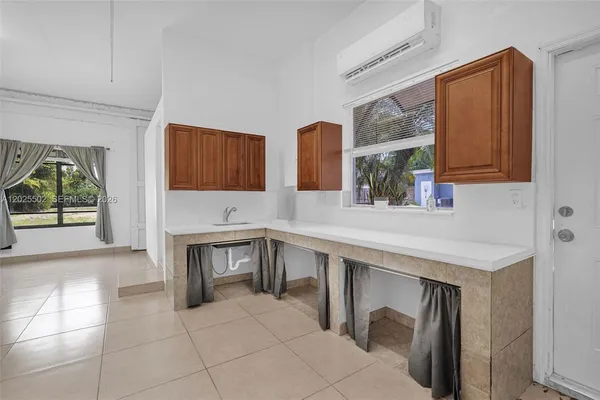 $1,250 | 14500 Northeast 2nd Avenue, Unit 2, Miami, FL 33161