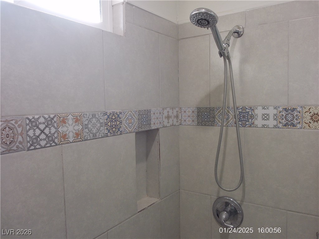 7313 Saybrook Point Drive Las Vegas, NV 89128 - Photo 18 of 31 Bathroom view of a tile shower