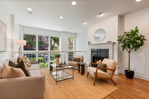 $975,000 | 2043 North Bissell Street, Unit 1, Chicago, IL 60614