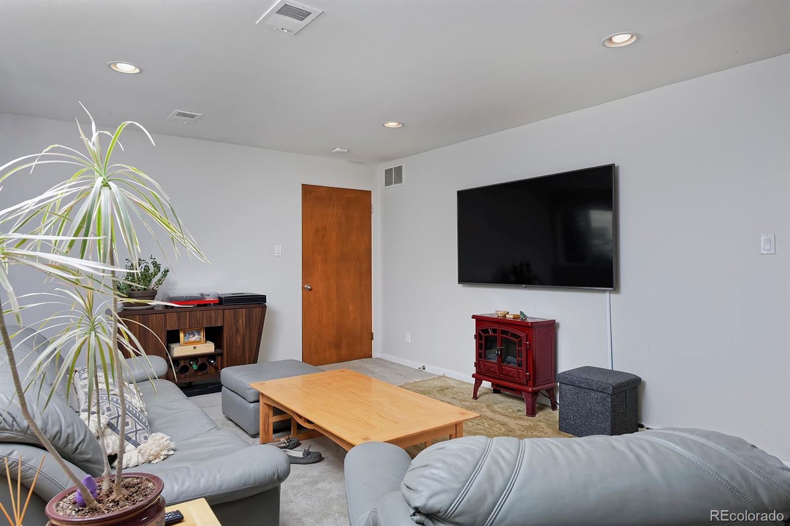 260 Ridge Road Boulder, CO 80303 - Photo 33 of 40 a living room with furniture and a flat screen tv