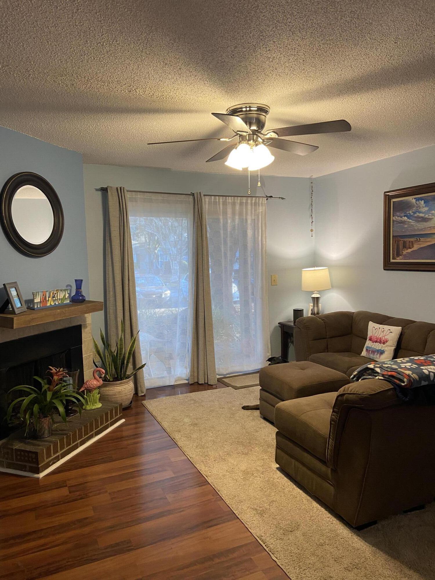 1402 Camp Road, Unit 10B Charleston, SC 29412 - Photo 1 of 8 Living Room