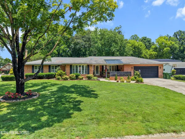 $689,990 | 2313 Chesterfield Drive, Maryville, TN 37803
