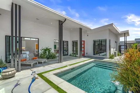 $1,395,000 | 151 Holliday Way, Palm Springs, CA 92262