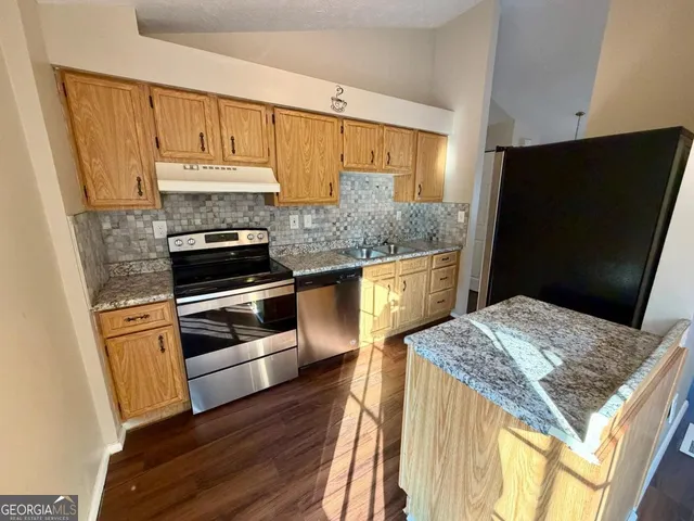 $1,745 | 6091 Raintree Bend, Lithonia, GA 30058