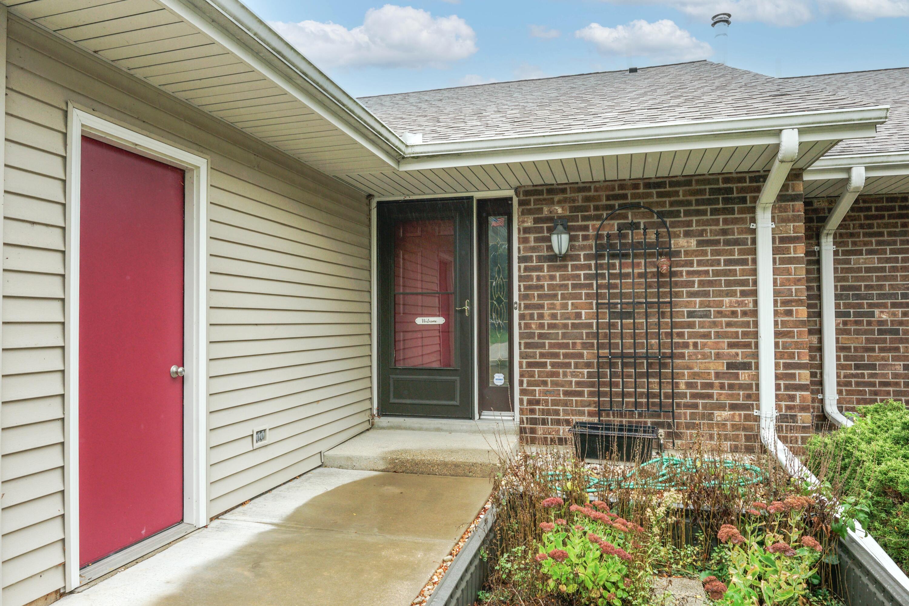 N49W36150 Nottingham Lane, Unit 12 Oconomowoc, WI 53066 - Photo 1 of 24 DSC09101