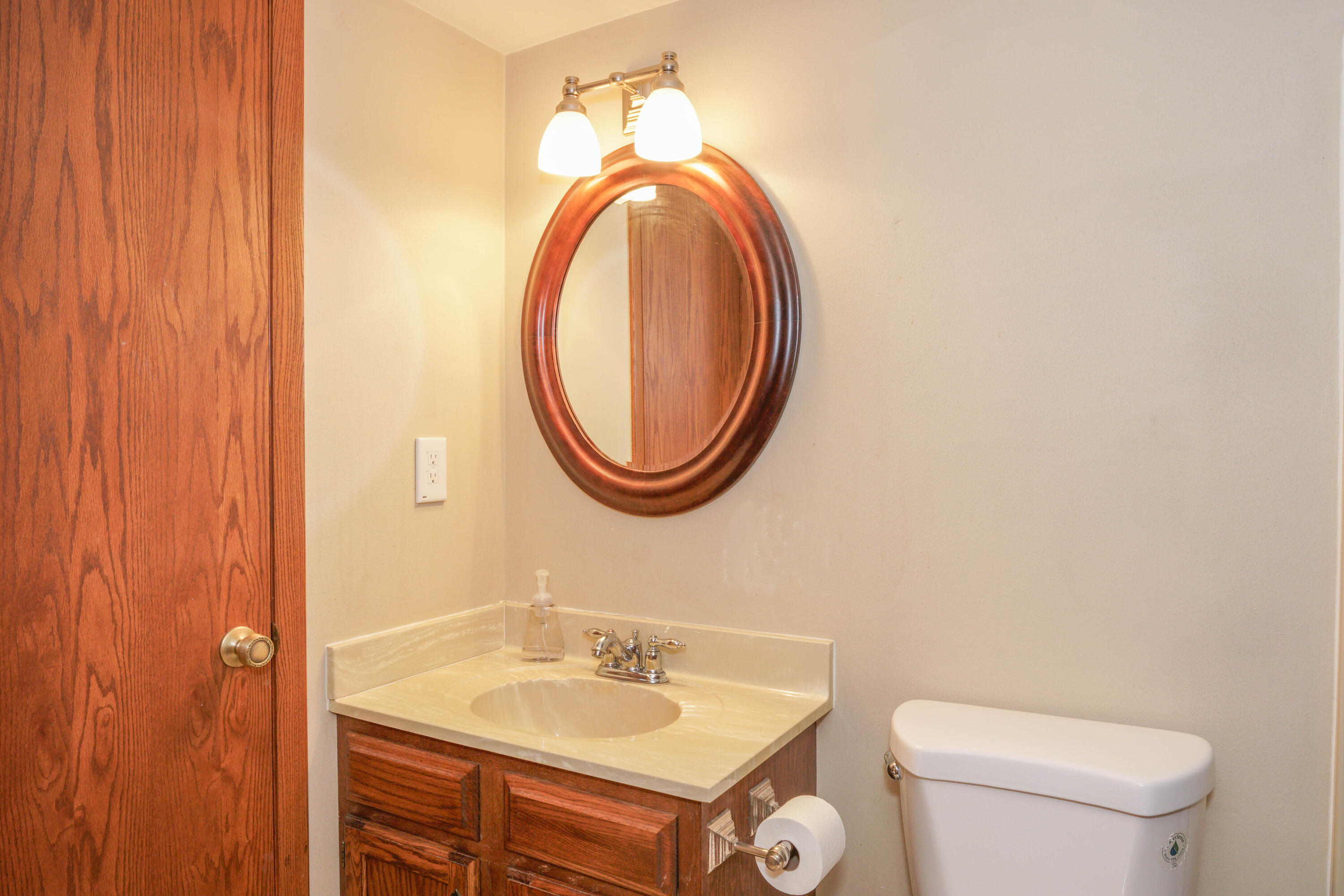 N49W36150 Nottingham Lane, Unit 12 Oconomowoc, WI 53066 - Photo 17 of 24 DSC09091