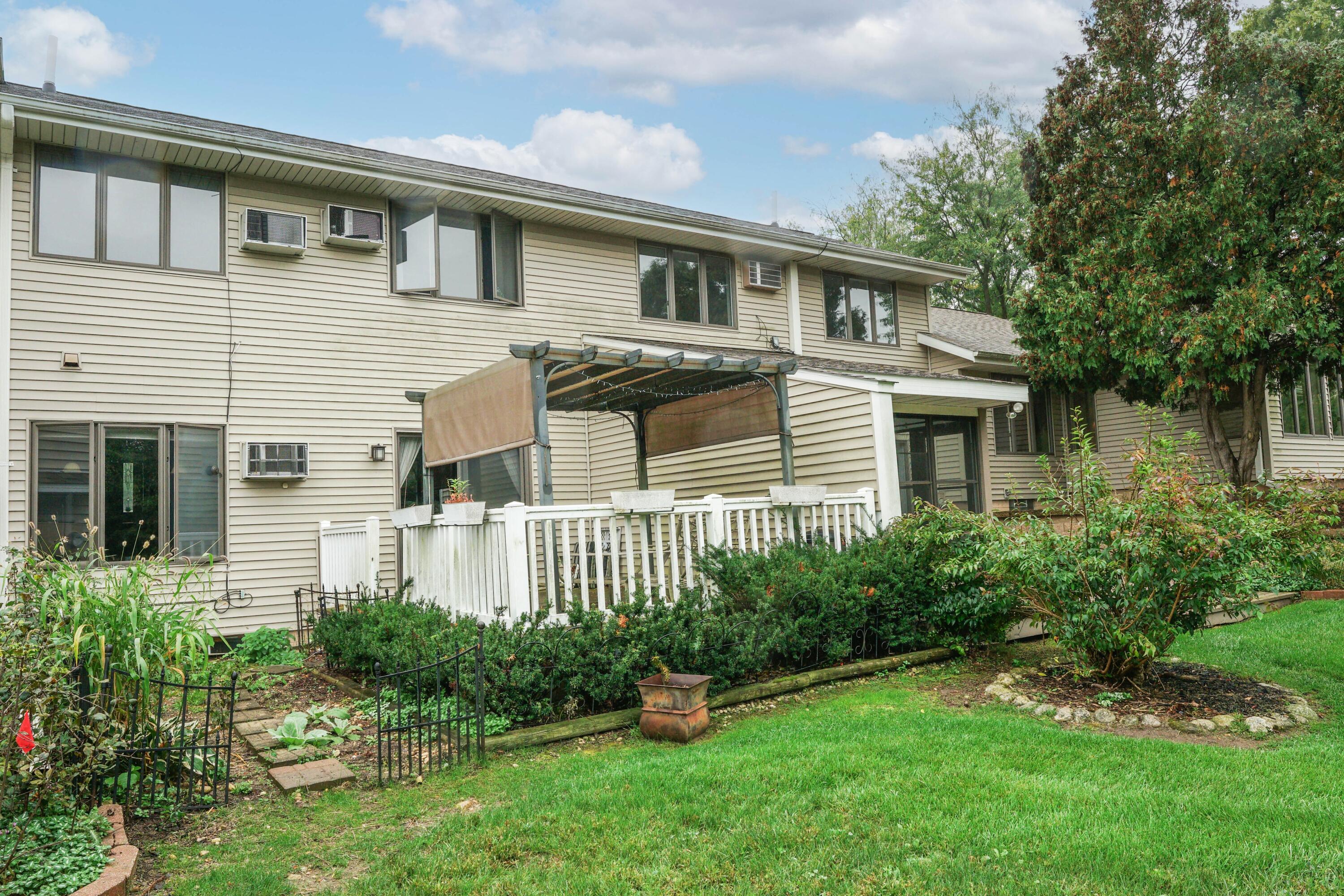 N49W36150 Nottingham Lane, Unit 12 Oconomowoc, WI 53066 - Photo 22 of 24 DSC09107