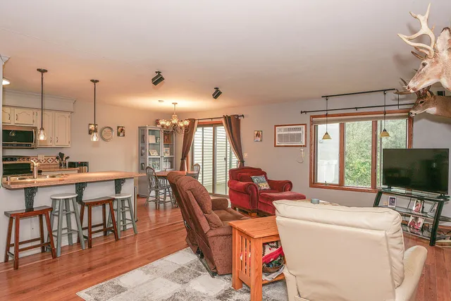 $296,999 | N49W36150 Nottingham Lane, Unit 12, Oconomowoc, WI 53066