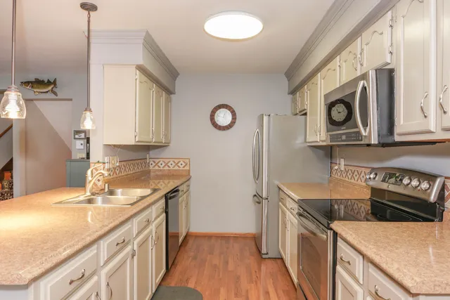 $296,999 | N49W36150 Nottingham Lane, Unit 12, Oconomowoc, WI 53066