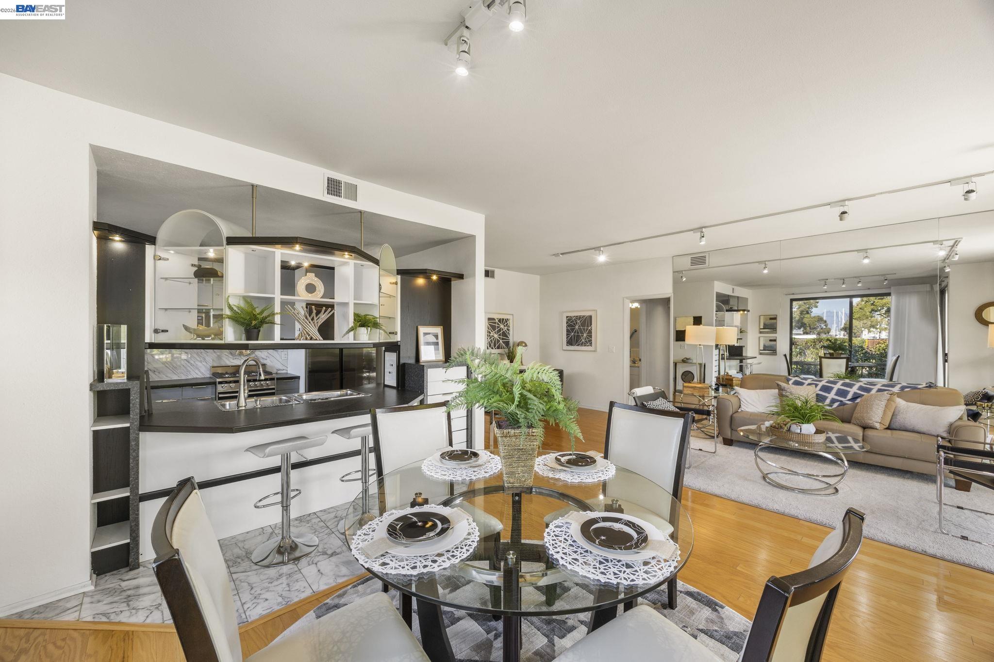 3009 Triumph Drive Alameda, CA 94501 - Photo 9 of 32