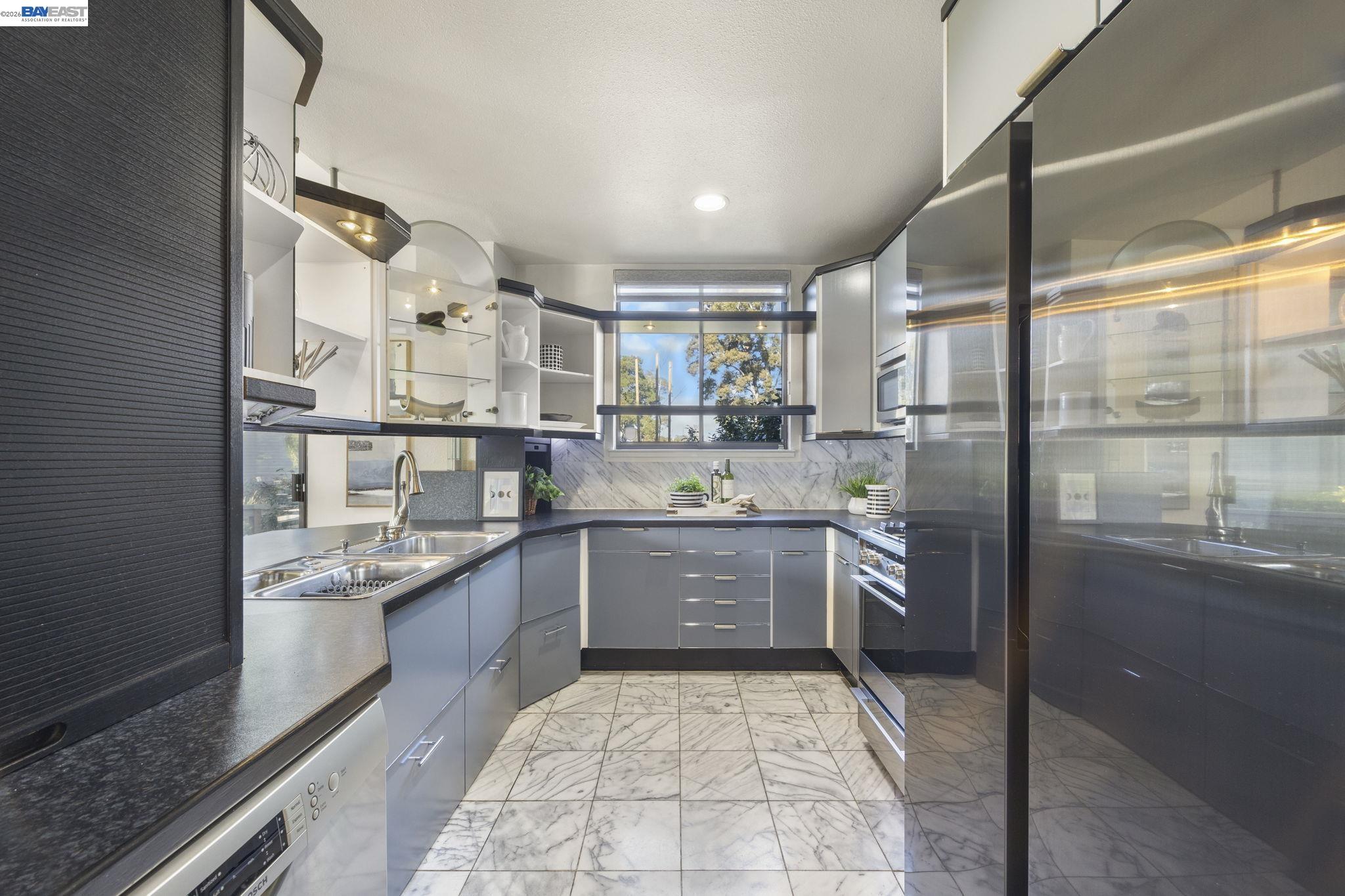 3009 Triumph Drive Alameda, CA 94501 - Photo 10 of 32