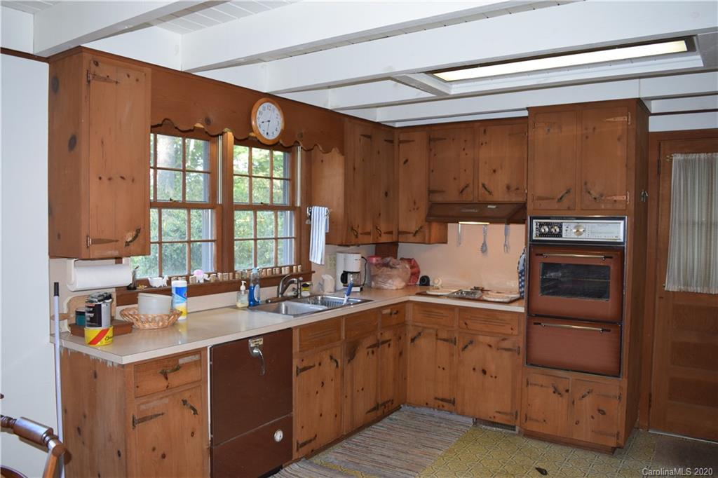198 Spring Road Spruce Pine, NC 28777 - Photo 3 of 27 Gallery Image 3