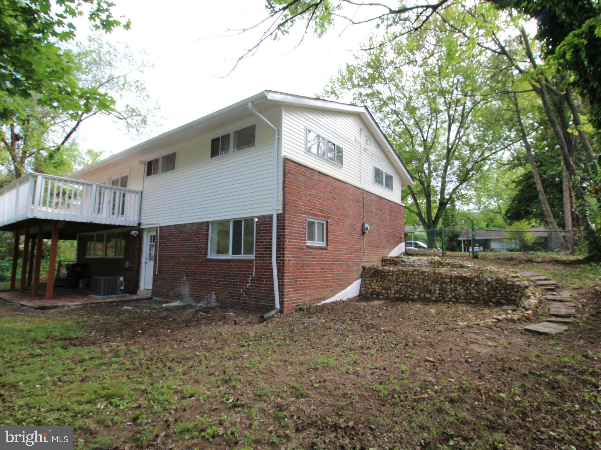 6215 Climbhill Road Alexandria, VA 22310 - Photo 5 of 16 Exterior (Rear)