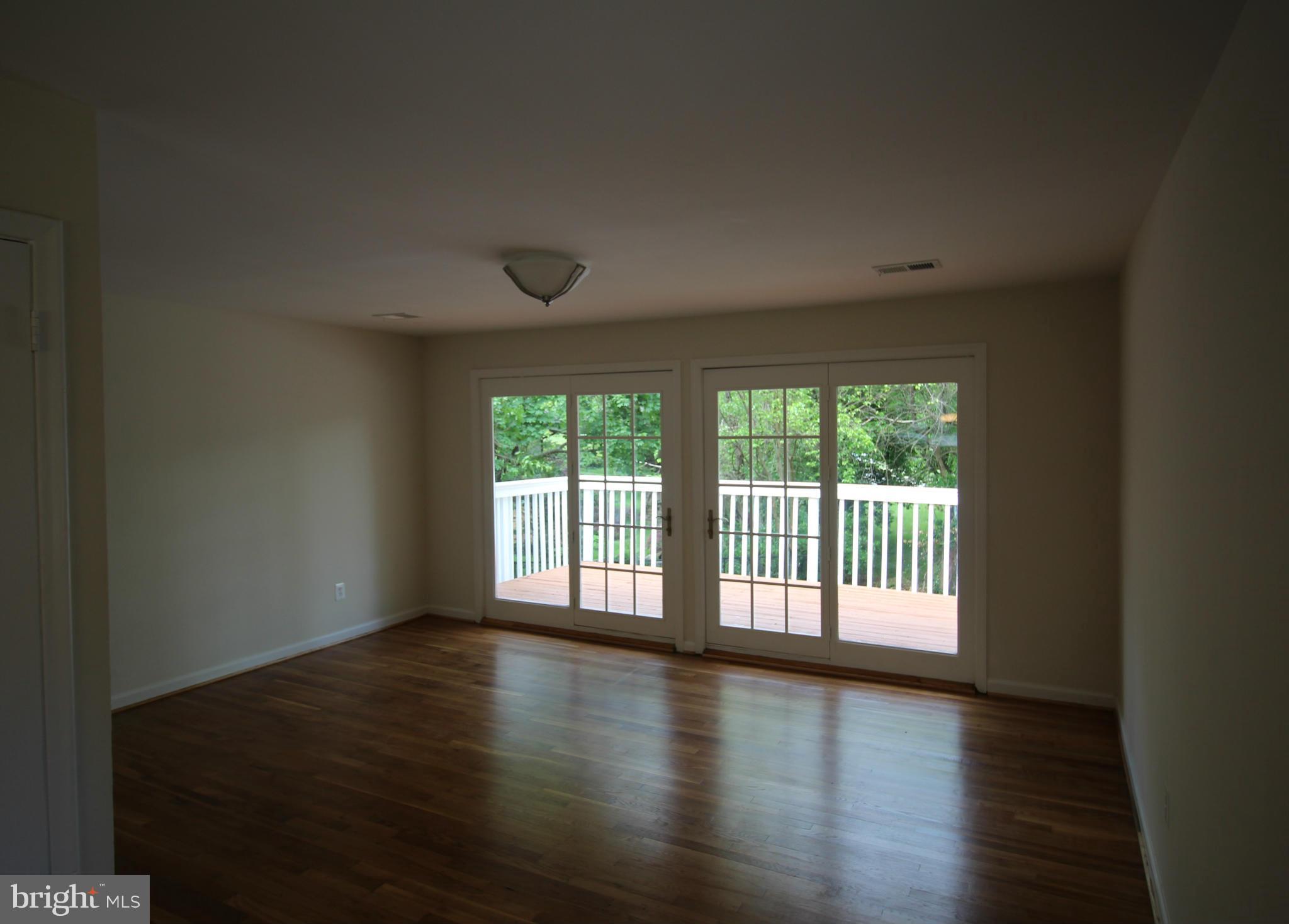 6215 Climbhill Road Alexandria, VA 22310 - Photo 7 of 16 Living Room
