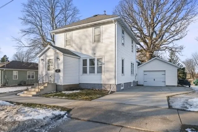 $230,000 | 130 2nd Street Southeast, Plainview, MN 55964